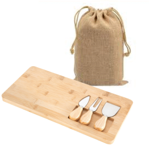 Tabla de quesos de madera con accesorios