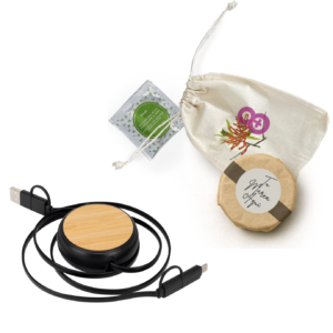 Multicargador retráctil 4 en 1 bamboo personalizable con alfajor artesanal como regalo corporativo