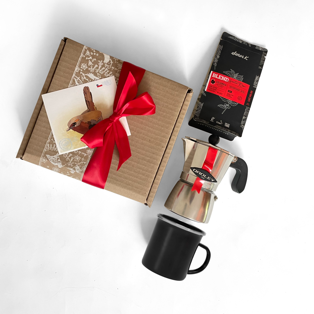 Cafetera italiana con taza brandeada y café 100% arábica para regalo corporativo