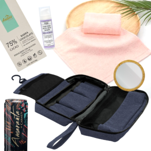 Necessaire colgante con crema de manos, espejo y cacao para snack saludable