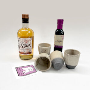 Regalo pisco sour patagónico en gres con caja pallet de madera